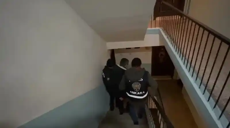 7 yıldır su satış ofisinde saklanan cezaevi firarisi yakalandı
