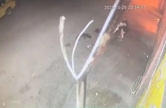 Patlama sonrası alevler içinde kalan 2 kişinin koşuşturması güvenlik kamerasında
