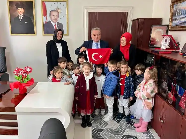 Kutsal emanetler Kaymakam Öztürk’e emanet edildi
