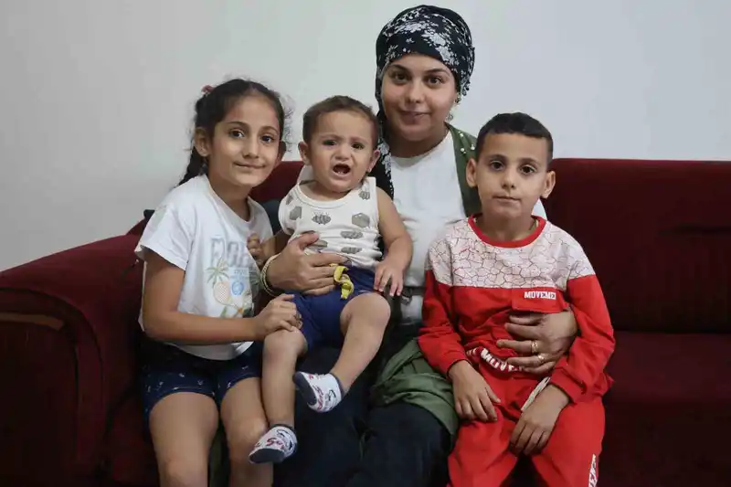 Kışı ailesiyle birlikte yeni yuvasında geçirecek olmanın mutluluğunu yaşayan depremzede kadın: 