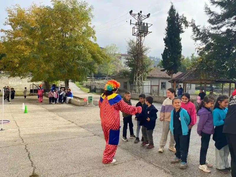 Gençler köy okullarına sevgi, enerji ve üretkenlik taşıdı
