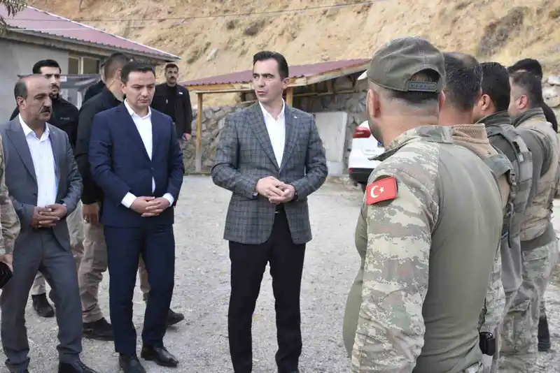 Vali Karakaya köylerdeki yatırımları inceledi
