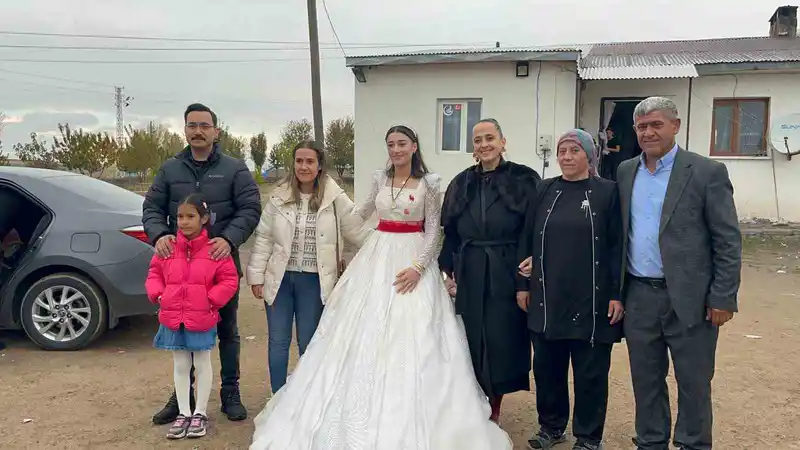 Akyaka Kaymakamı Demirtaş, köy düğününe katıldı
