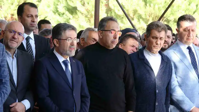 Bakan Yardımcısı Gümen’in annesi toprağa verildi
