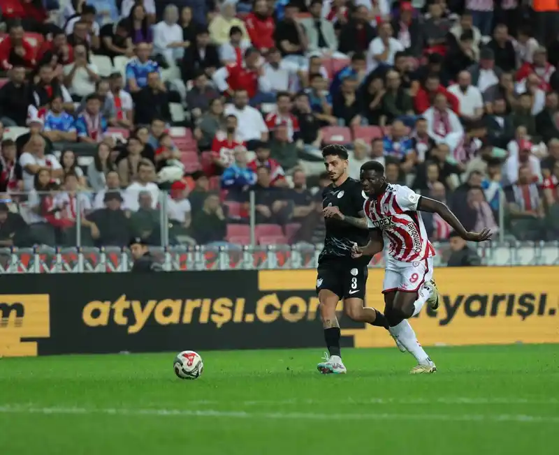 Trendyol Süper Lig: Samsunspor: 1 - Çaykur Rizespor: 1 (İlk yarı)
