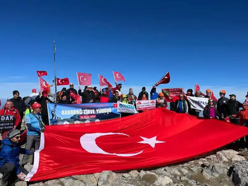 Cumhuriyet coşkusu Babadağ’ın zirvesine taşındı

