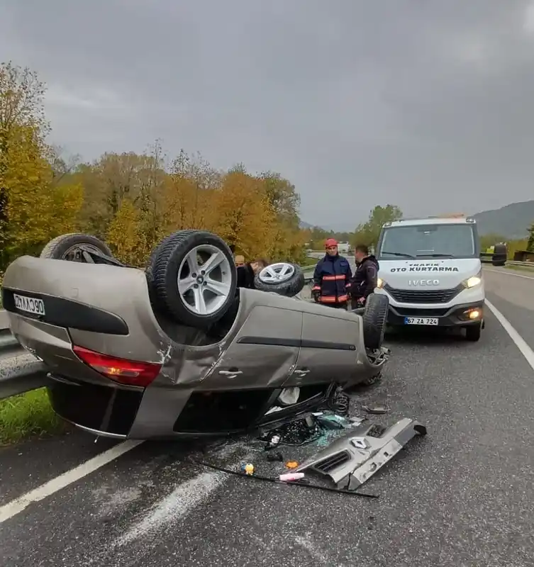 Yağışlı hava kazaya neden oldu 2 yaralı
