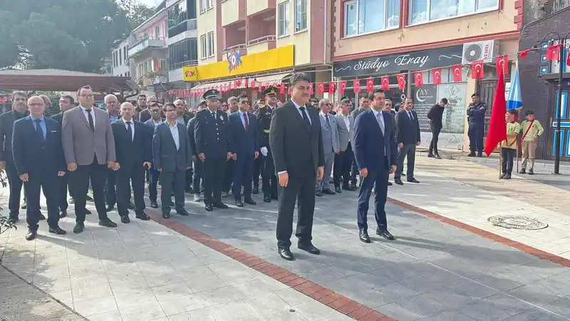 Havran’da Cumhuriyetin 102. Yılı kutlamaları çelenk sunma töreniyle başladı
