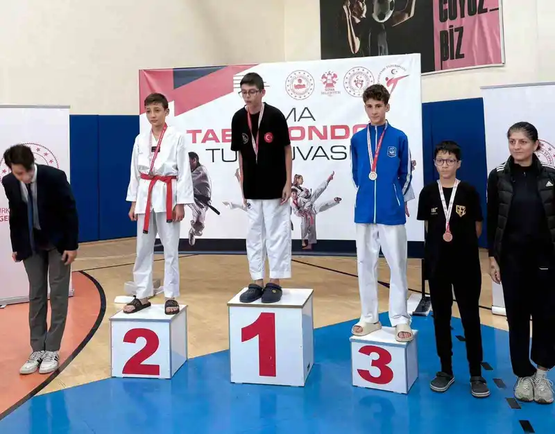 Yunusemreli tekvandoculardan 4 madalya
