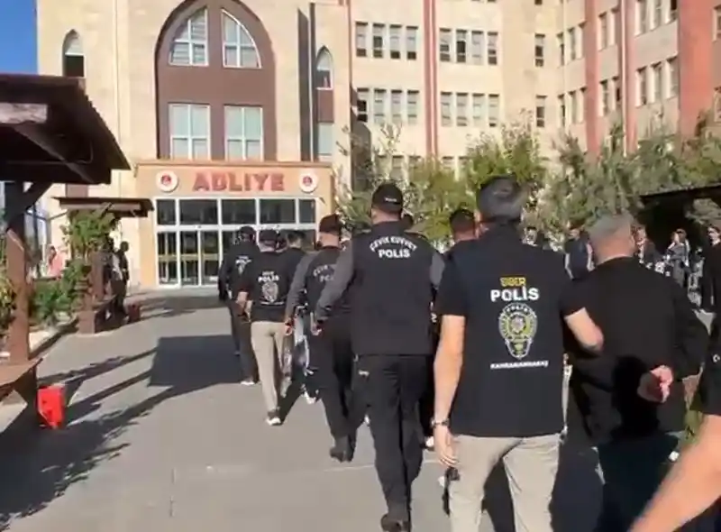 Alışveriş siteleri üzerinden 60 milyon TL’lik vurguna 9 tutuklama
