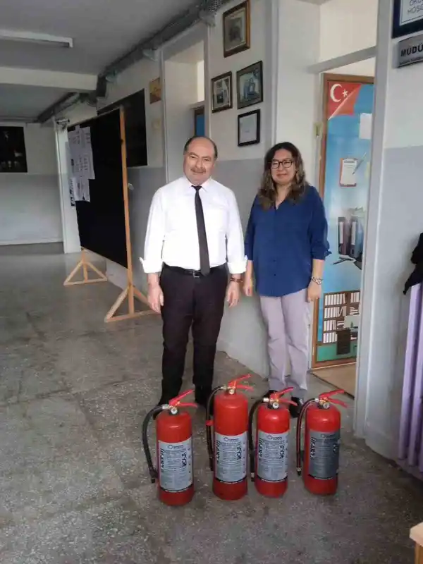 Bayırköy’de yangın tüpleri yenilendi
