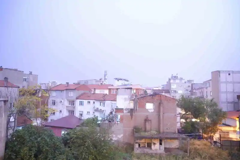 Şimşekler geceyi aydınlattı, ardından yaşanan deprem ise korkuttu
