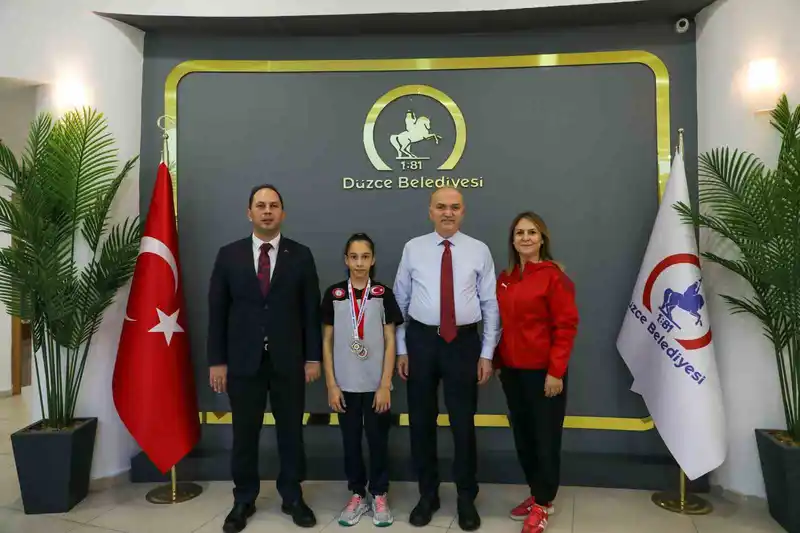 Başkan Özlü, Balkan Şampiyonu Judocu Erva Eren’i ağırladı
