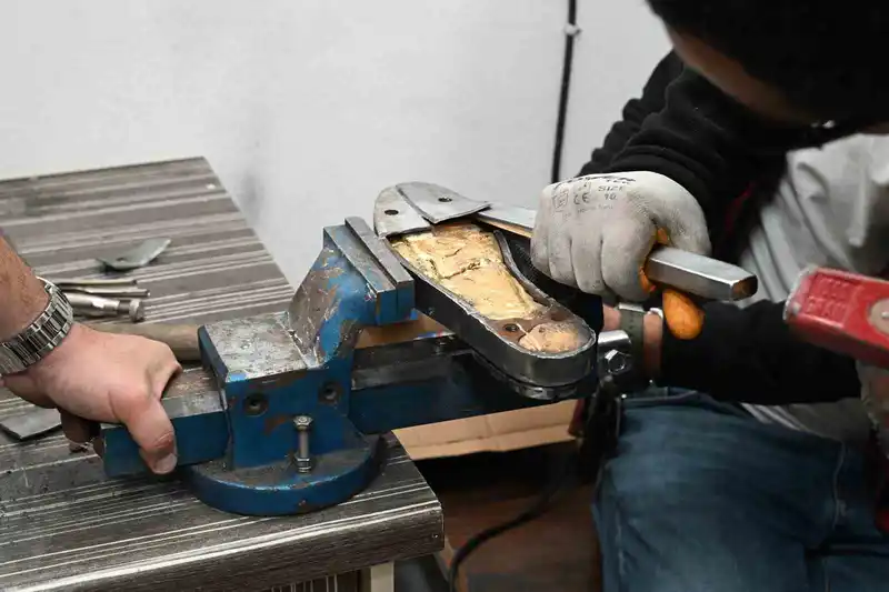 Takside 21 kilo 506 gram kaçak altın ele geçirildi: 1 tutuklama
