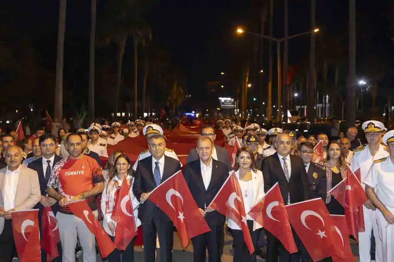 Mersin’de ’bayrak yürüyüşü’ düzenlendi