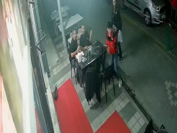 Balıkesir’deki deprem Manisa’da da hissedildi, vatandaşlar sokaklara döküldü
