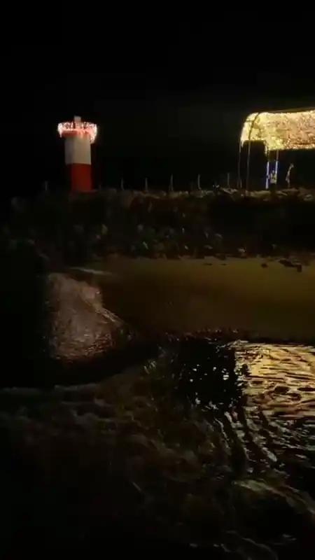 Arnavutköy’de deprem öncesinde deniz çekildi
