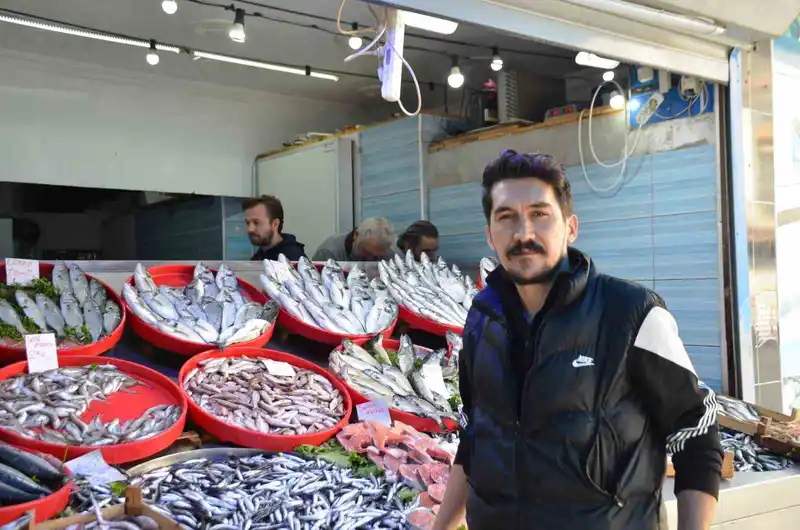 Mevsiminin en lezzetli balıkları hamsi ve sardalya
