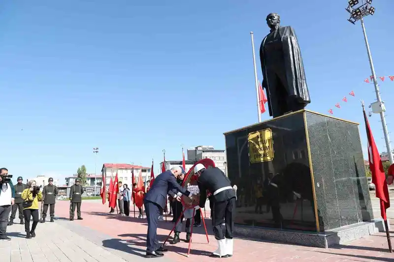 Muş’ta Cumhuriyet’in 102. yılı kutlamaları başladı
