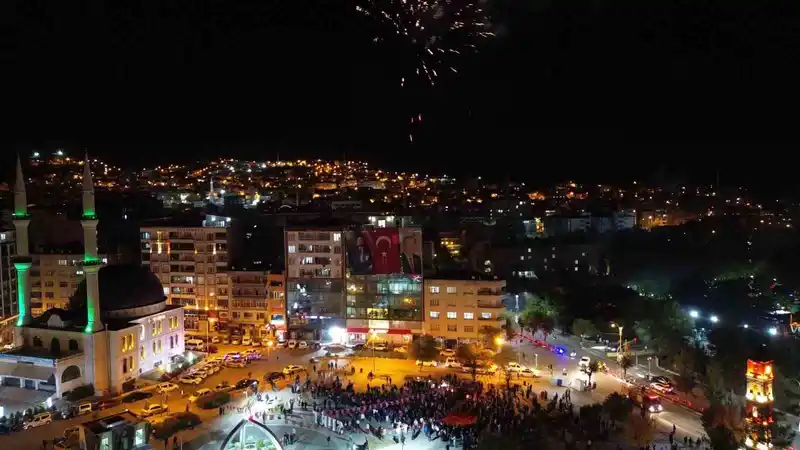 Cumhuriyetin 102’nci yılında Siirt fener alayıyla aydınlandı