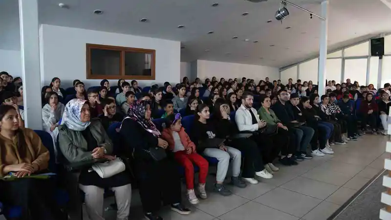 Esenyurt Belediyesi’nden öğrencilere LGS yolunda destek
