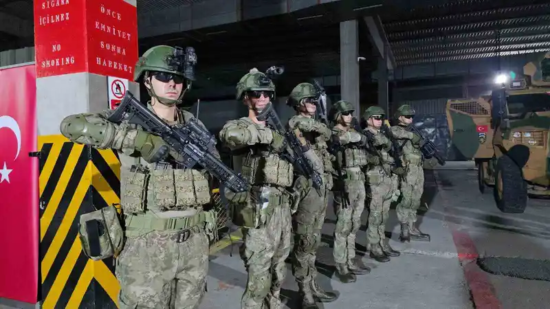 Kosova’da Türk askerlerinin zeybekli cumhuriyet coşkusu
