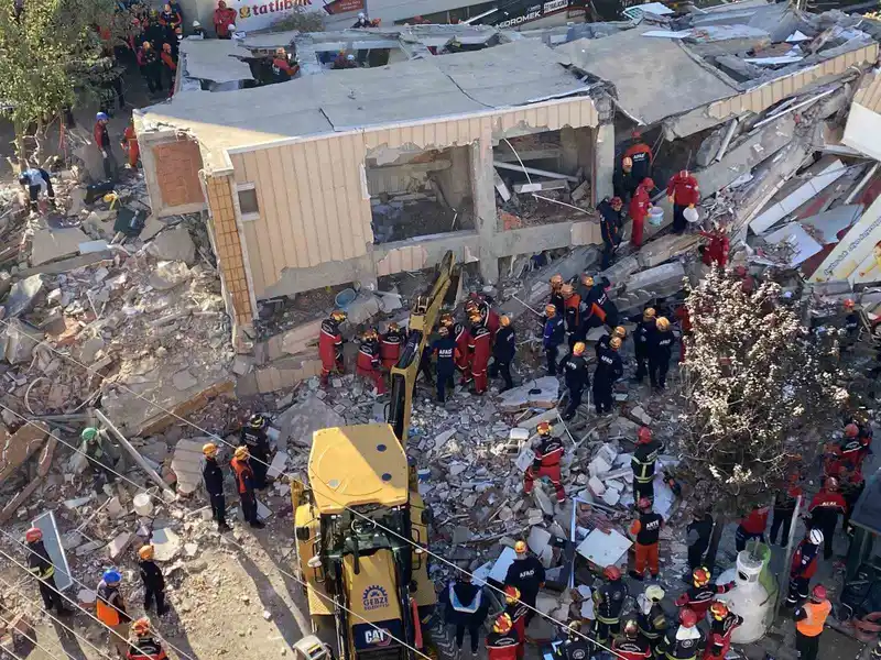 Gebze’de çöken binada enkaz altında kalan aile fertlerinin kimlikleri belli oldu
