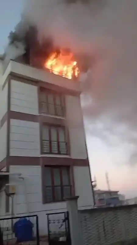 Biga’da ev yangını
