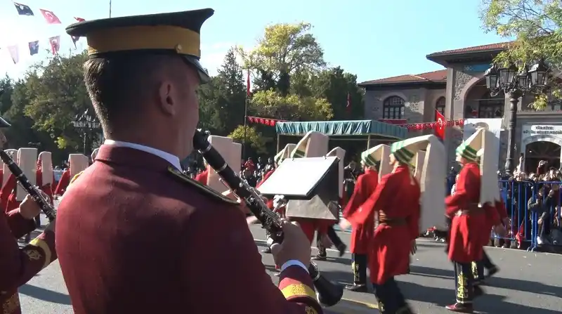 TBMM’den Birinci Meclis’e kortej yürüyüşü
