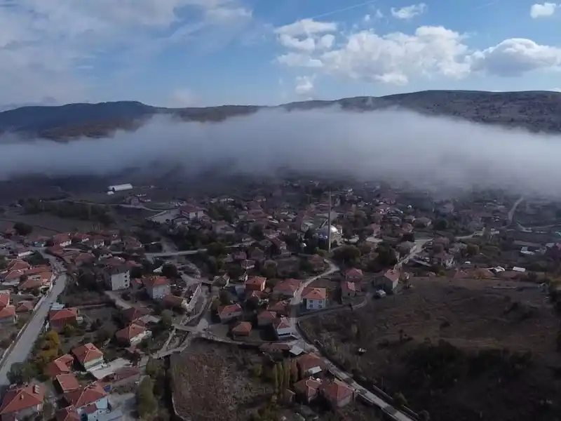 Gökyüzünü kaplayan sis, kartpostallık manzara oluşturdu
