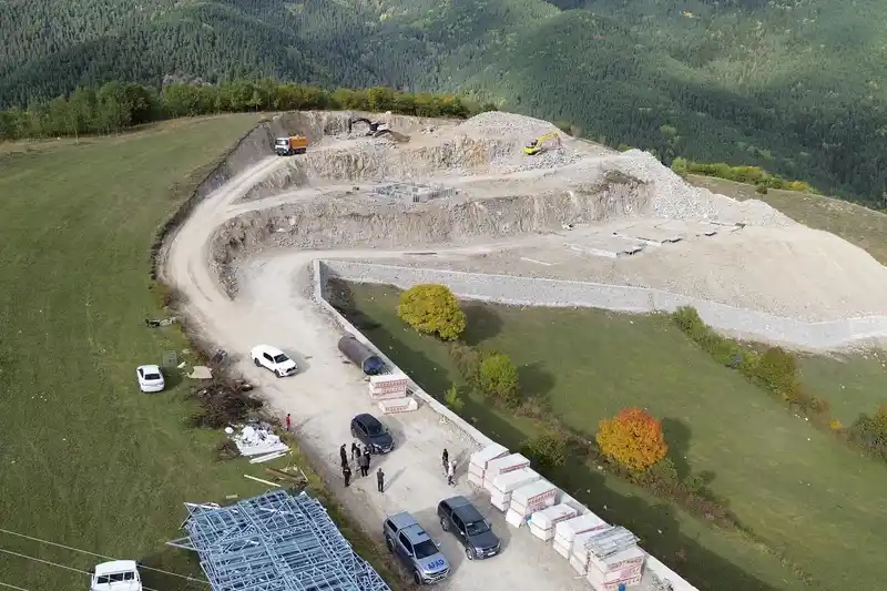 Ardahan’da heyelan konutlarının yapımı devam ediyor
