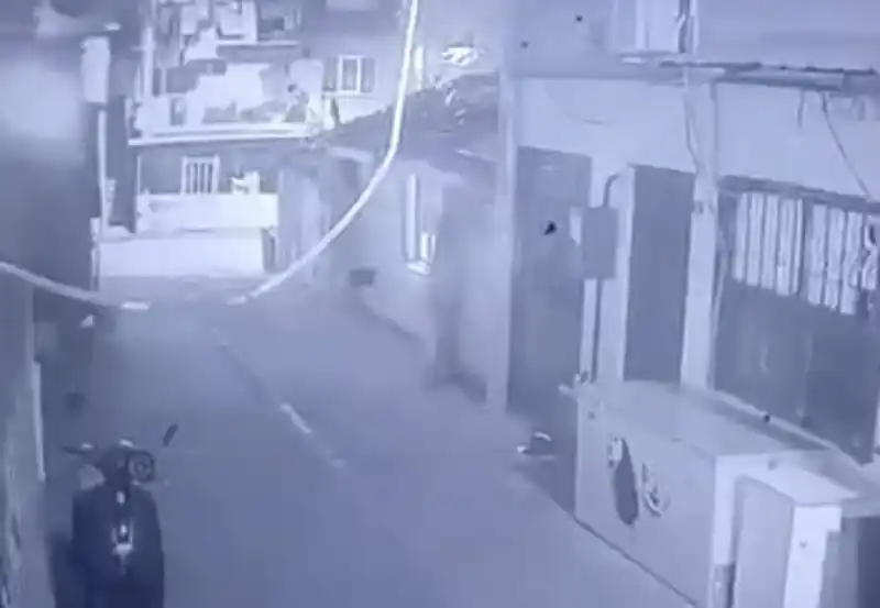 Hırsız paniği kabusa döndü: Mahalleli korunmak isterken 6 şüpheliyi dövdü
