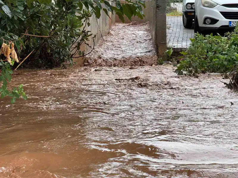 Fethiye sağanak yağışa teslim oldu
