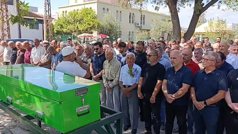 Trafik kazasında hayatını kaybeden doktor memleketi Kozan’da son yolculuğuna uğurlandı
