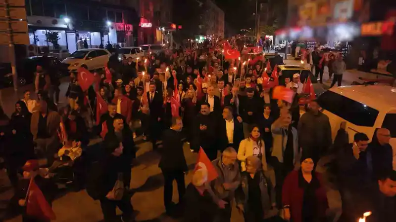 Kırıkkale’de binlerce kişi Cumhuriyet için yürüdü
