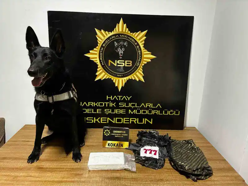 Otomobilin kaputundan 5 buçuk milyon TL’lik uyuşturucu çıktı
