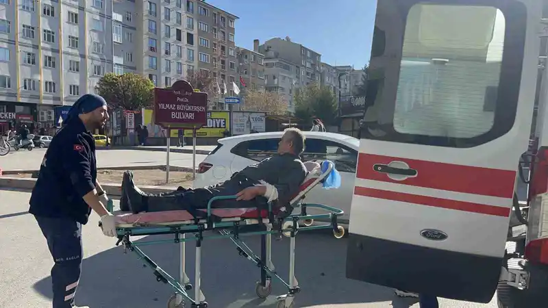 Arkadaşını bıçakladı, olay yerinde polisi bekledi
