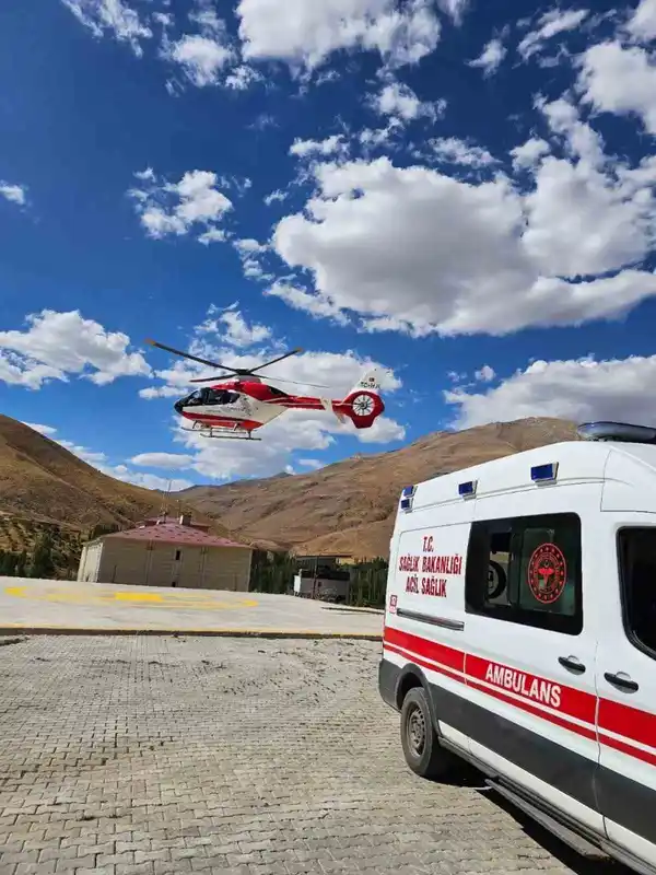 60 yaşındaki kalp hastası helikopter ambulansla Van’a sevk edildi

