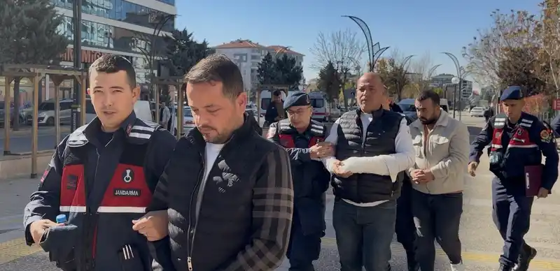 Polise yumruklu saldırıda 3 şahıs tutuklandı
