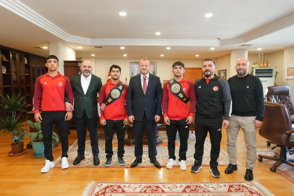 Dünya şampiyonu güreşçilerden RTÜK’e ziyaret