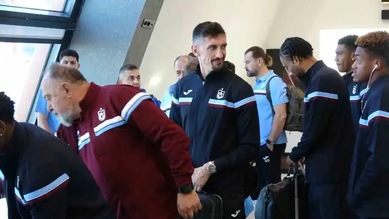 Trabzonspor, Galatasaray maçı için İstanbul’a gitti
