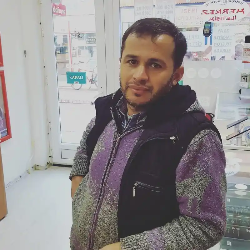 Traktör ile kazan arasına sıkışan köy muhtarı hayatını kaybetti
