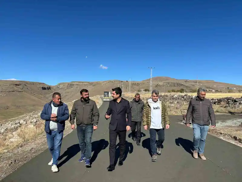 Susuz’da köy yolları beton oluyor
