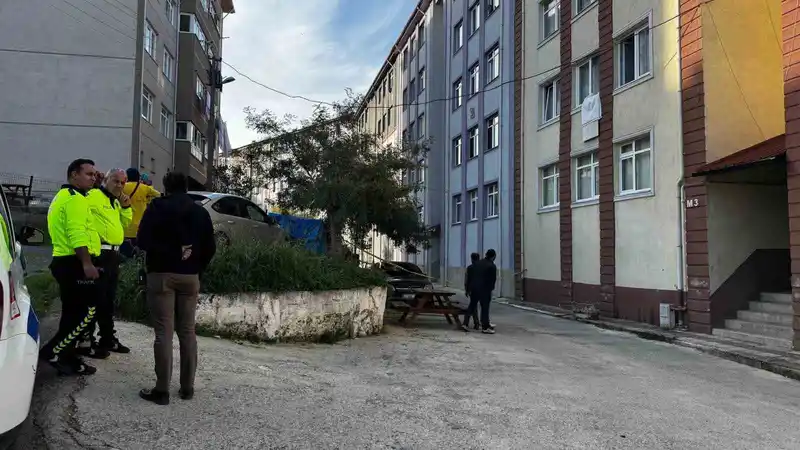 Bunalıma giren genç beşinci kattan atladı
