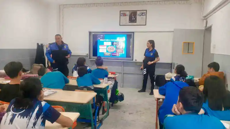 Öğrenciler polisliği tanıdı, güvenlik kurallarını öğrendi
