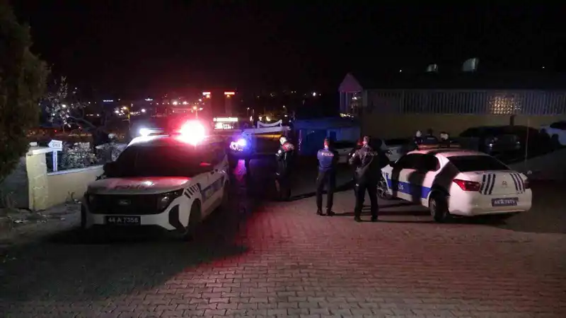 Malatya’da düğün salonunda silahlı kavga: 4 yaralı
