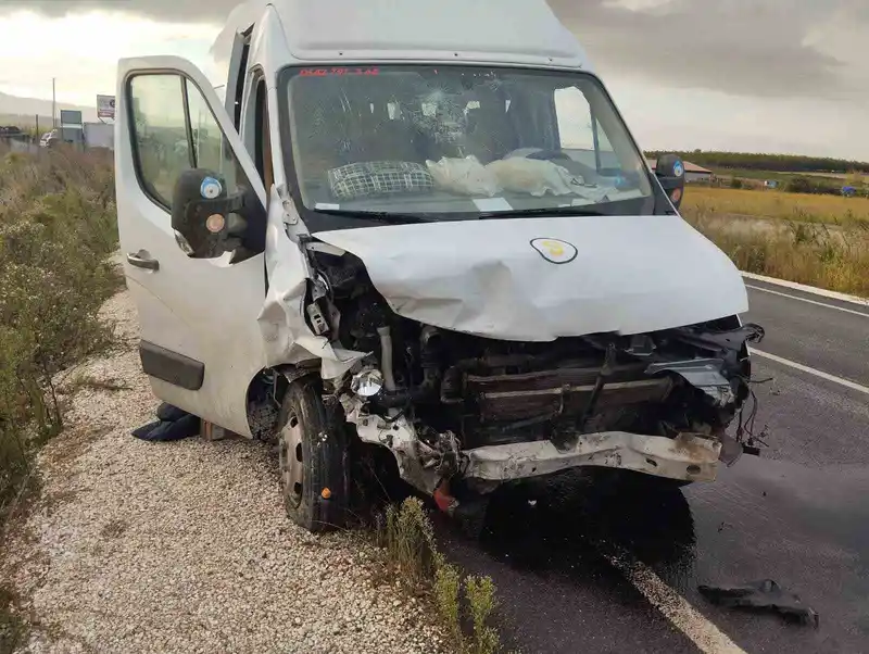 Gönen’de öğrenci servisi ile otomobil çarpıştı: 2 ölü, 7 öğrenci yaralı
