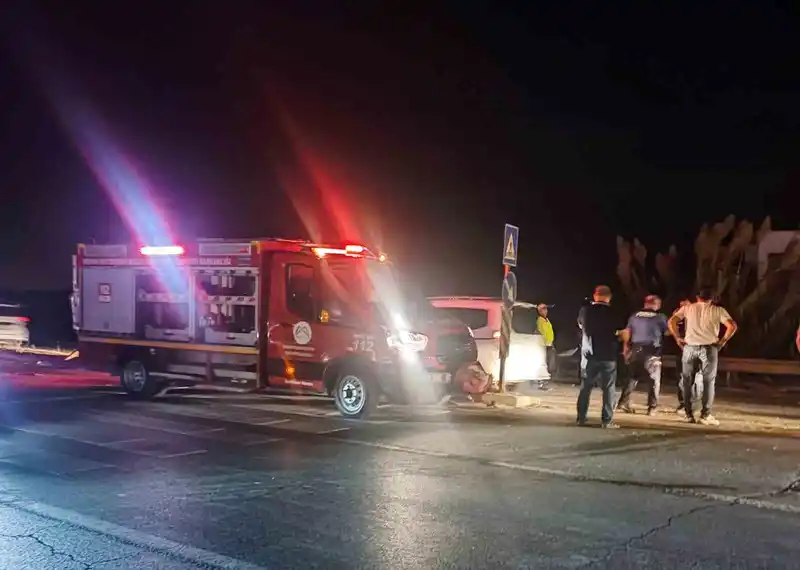 Mersin’de iki otomobil çarpıştı: 1 ölü, 4 yaralı
