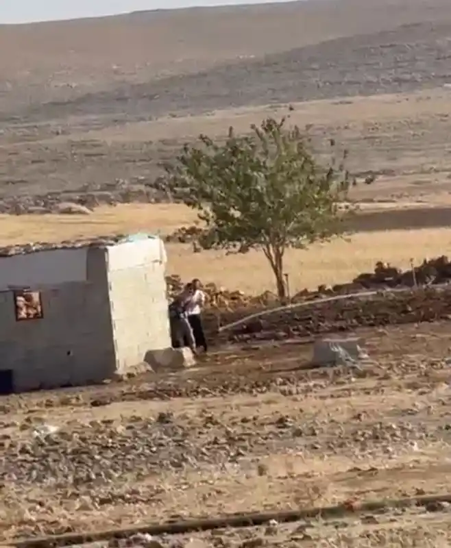 Şanlıurfa’da iki aile arasındaki silahlı çatışma kamerada
