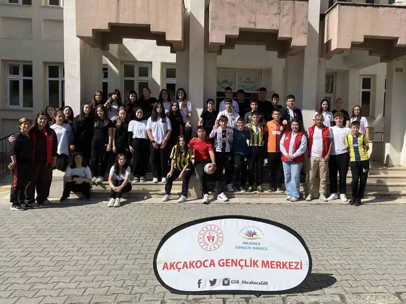 Liselilere spor oyunları ile tanıtım sürüyor
